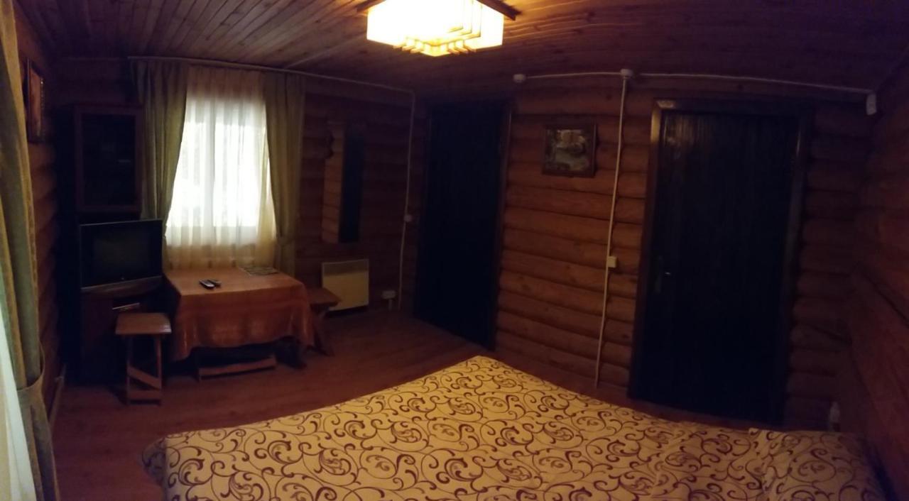 Zolotoy Bereg Hotel Černihiv Esterno foto