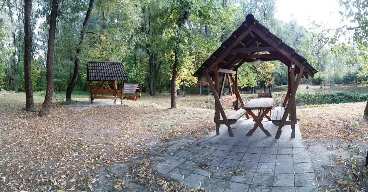 Zolotoy Bereg Hotel Černihiv Esterno foto