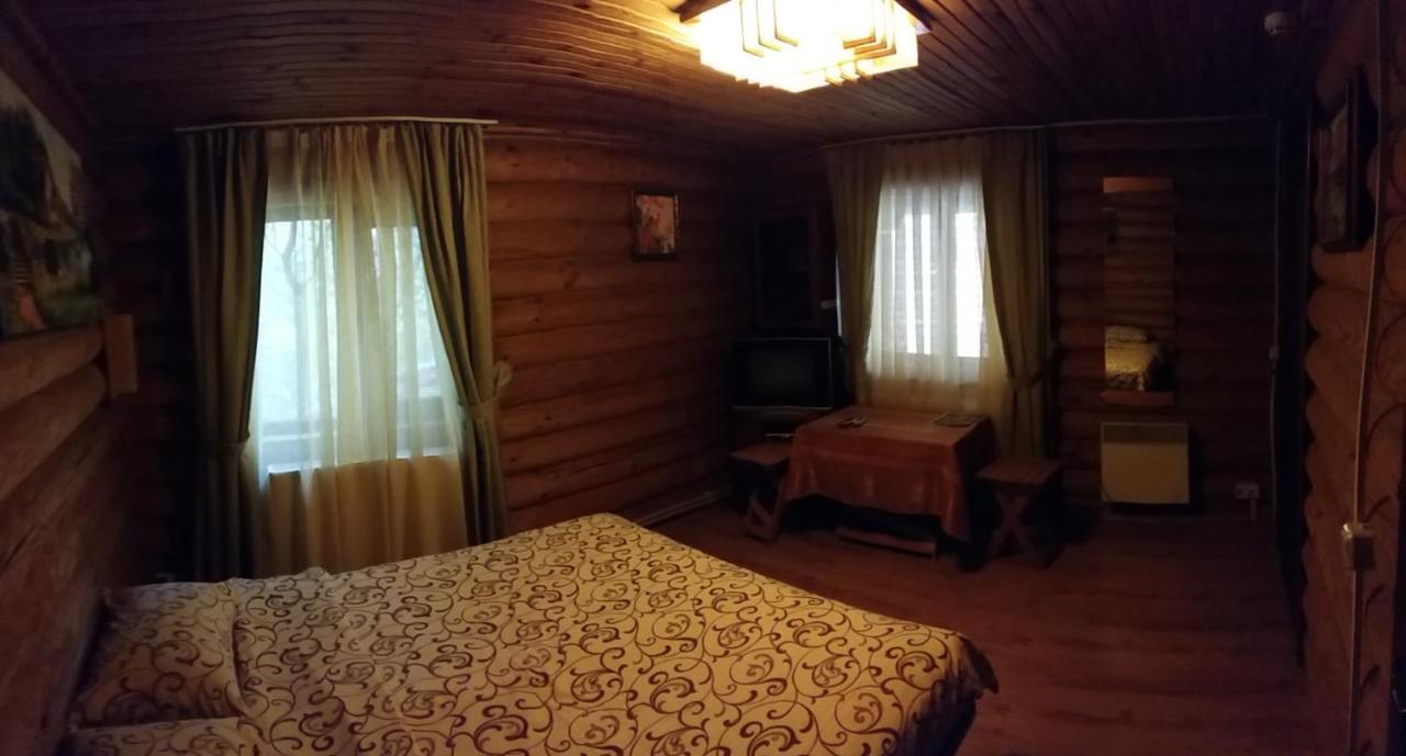 Zolotoy Bereg Hotel Černihiv Esterno foto